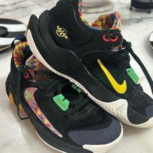 Nike boys size 5y used unfair condition